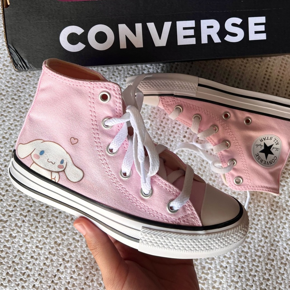 NWT Kids Cinnamoroll Hello Kitty Sanrio Pink Converse